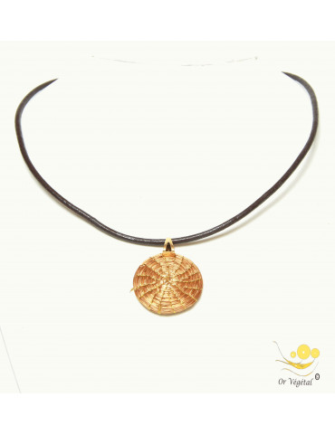 Collier en cuir avec pendentif en or végétal tressé en forme de mandala