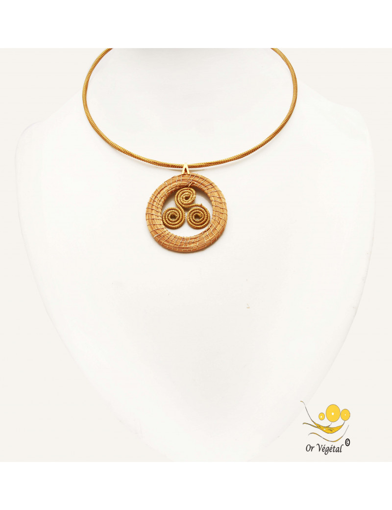 Collier cerclé en or végétal avec pendentif en or végétal cerclé et tressé Collier cerclé en or végétal avec pendentif en or végétal cerclé et tressé
