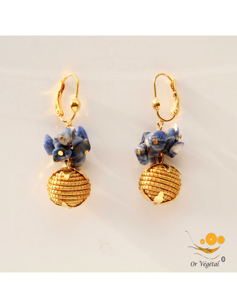 Boucles d’oreille en or végétal en sphères avec mini perles lapiz-lazuli